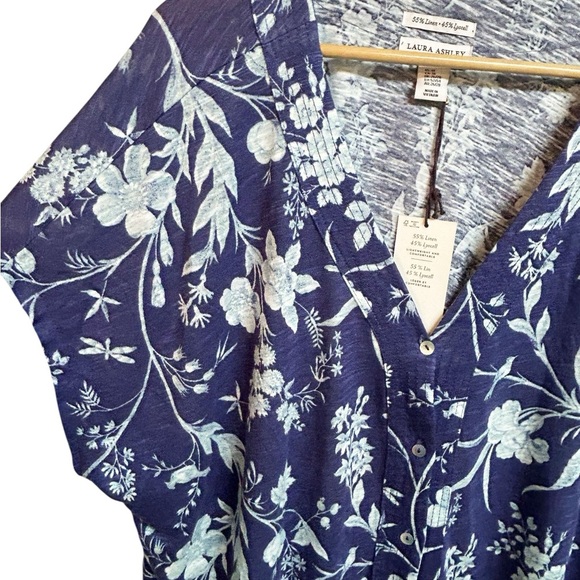 Laura Ashley Linen Blend Blue Floral Top Size 3X NWT - Picture 2 of 5